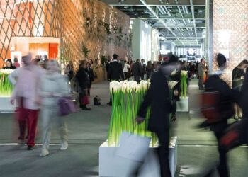 Schon 2015 waren Blumenarrangements unübsersehbar ... Aber es werden immer mehr, scheint es. Gibt es im nächsten Jahr eine Halle weniger? Gerüchte brodeln...