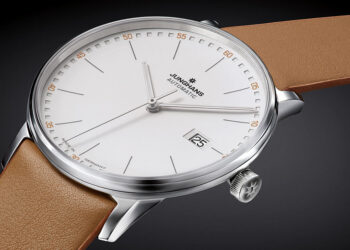 Die konvexe Gehäuseform der FORM A unterstreicht ihre flache Erscheinung.