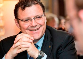 „Es wurden einfach zu viele Uhren produziert, wir haben massive Überkapazitäten am Markt", berichtet Stern.