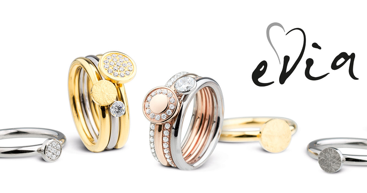 Die Ringe aus der „Evia“-Kollektion können einzeln getragen werden, entworfen wurden sie allerdings als Sammelsystem.