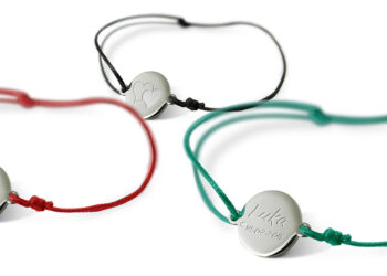 Ein Beco Technic-Kunde hat diese Stahl-Stoff-Armbänder mit individueller Gravur auf dem Stadtfest verschenkt. Die Resonanz war riesig, der Werbewert größer als der Warenwert der Stahlplättchen.