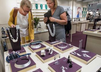 Zahlreiche Schmuckaussteller und spannende Vorträge erwarten Sie in Frankfurt.