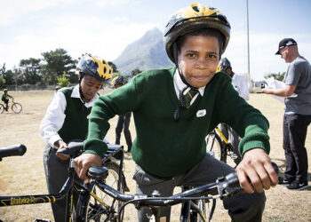 Breitling unterstützt mit einem Charity-Event die südafrikanische Organisation Qhubeka, die Kindern Fahrräder zur Verfügung stellt.