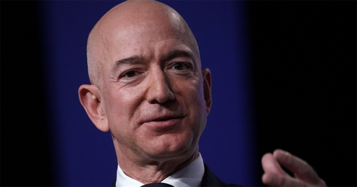 Jeff Bezos ist CEO von Amazon und der reichste Mann der Welt.