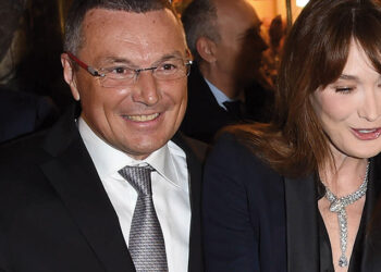 Kündigung en passant: Bulgari-Chef Jean-Christophe Babin (hier bei einer Shop-Eröffnung mit Carla Bruni) hat in einem Interview angekündigt, den Schmuck von Bulgari künftig nur noch in eigenen Boutiquen zu verkaufen.