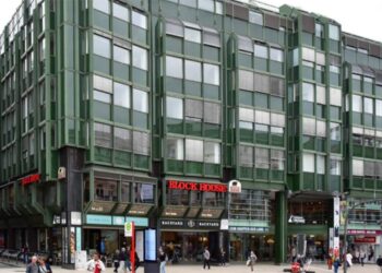 Die Gänsemarkt Passage verfügt über eine Mietfläche von 15.000 Quadratmetern. Derzeit sind dort 26 Geschäfte und Restaurants aufgeführt.