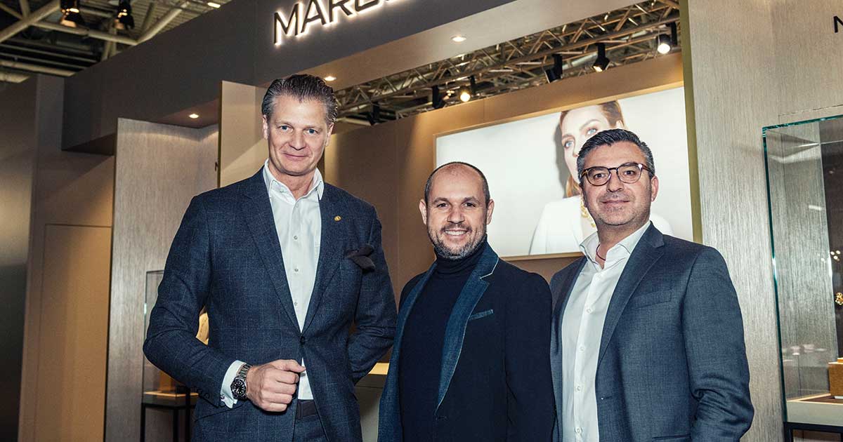 Marco Bicego – hier mit Alexander Laimer und Alexander Näher – bereichert das Schmucksortiment mit starker Designsprache und traditionsreicher Handwerkskunst.