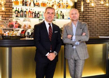 Franko Savastano (CEO Jemoli) und Georges Kern (CEO Breitling) freuen sich auf die Zusammenarbeit.