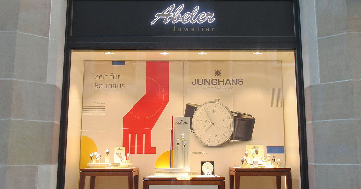 100 Jahre Bauhaus müssen gebührend gefeiert werden. Das denkt man sich auch im Wuppertal bei Juwelier Abeler.