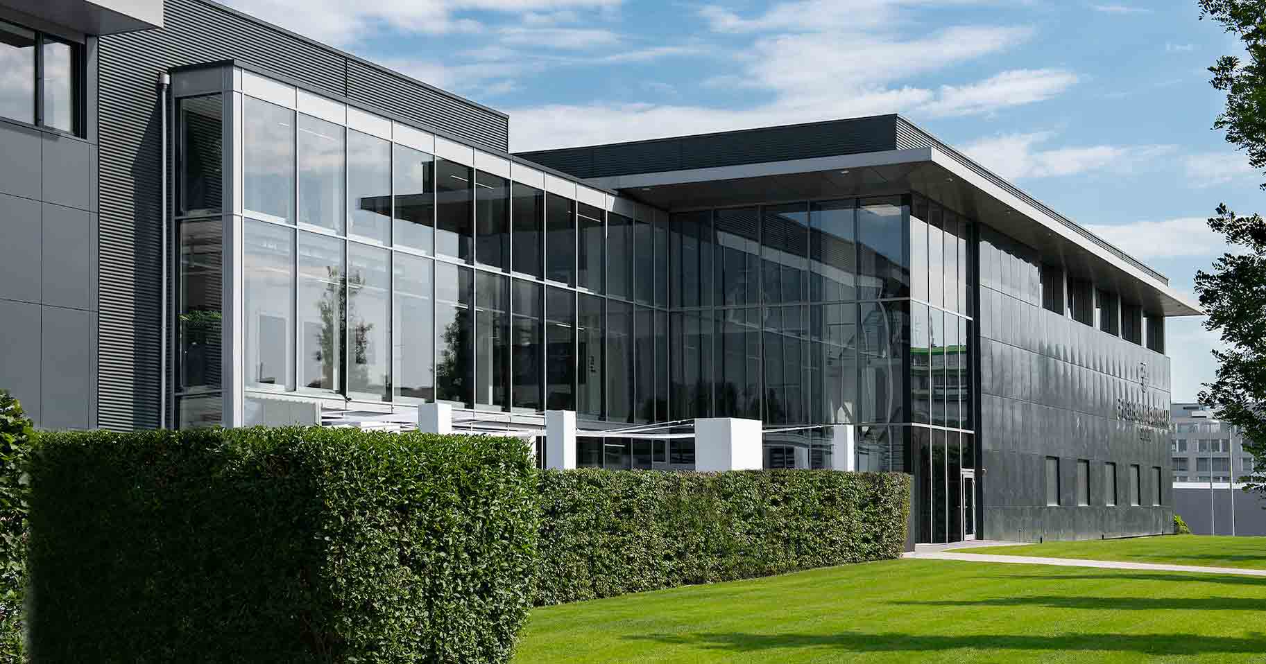 Das Manufaktur-Gebäude von Frederique Constant auf der legendären „Insel" in Genf. Dort sind auch Patek Philippe, Rolex und Vacheron Constantin angesiedelt.