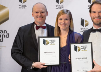 Zwei Preise: Bernd, Annalea und David (v.l.) Wolf haben beim German Brand Award gleich zwei Auszeichnungen erhalten.