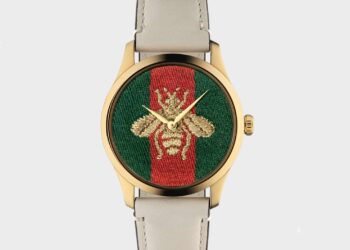 Das Finish des Motivs erinnert an die Struktur von Garn und imitiert somit die charakteristischen Stickereien von Gucci (ab 750 Euro VK).