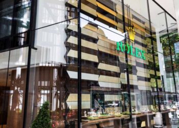 Die Fassade der Rolex-Boutique wurde der geriffelten Lünette nachempfunden.