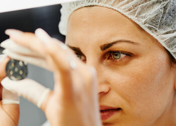 Made in Schramberg: Das neue Funkwerk wird bei Junghans im Schwarzwald hergestellt.