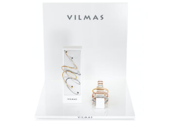 So edel und hochwertig wirken die ATTORNO Schmuckstücke auf dem Display.