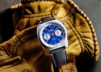 Der Bicompax-Chronograph misst mit dem Kaliber AL-727 kurze Zeitspannen (30 Minuten) und ist auf 4 Hz (28 000 Halbschwingungen/Stunde) getaktet. Diese hohe Frequenz gewährleistet Präzision und Stoßbeständigkeit und damit zwei der Eckpfeiler der Philosophie des Hauses Alpina.