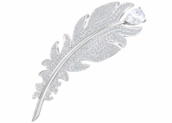 Zarter Hingucker: Die Brosche aus der NICE Linie von Swarovski.