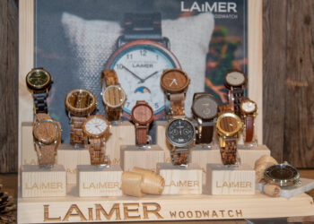 DIe Südtiroler Holzuhrenmarke LAIMER präsentiert ihre neuesten Zeitmesser auf der Midora.