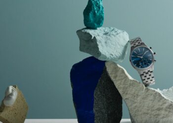 Die KRONABY Zeitmesser haben Saphirglas, sowie Indizes & Zeiger mit Super LumiNova.