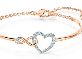 Auch das Infinity-Symbol setzt Swarovski zu Valentin ins Zentrum.