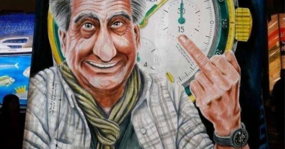 Dieses Foto der Basler Fasnacht ist die Antwort der Presseabteilung der Swatch Group auf Kritik am Zigarre rauchenden Chef.