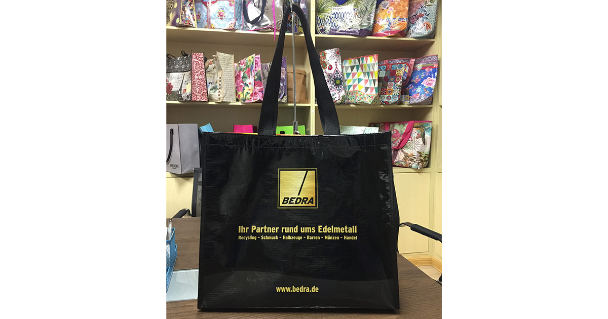 Die ÖKO-Plus-Recycling Tasche ist aus RPET.