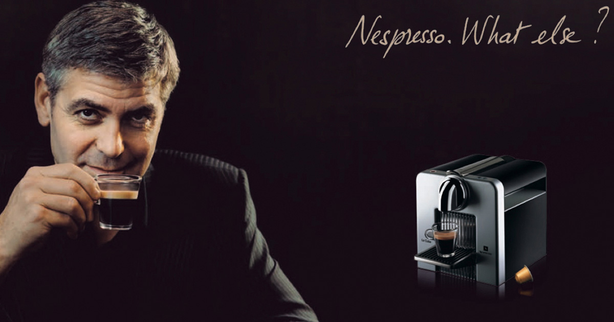 Traurig: Kaffee-Liebhaber George Clooney zeigte sich überrascht und traurig über Vorwürfe, Nespresso-Kaffeebohnen seien auch von Kindern geerntet worden.