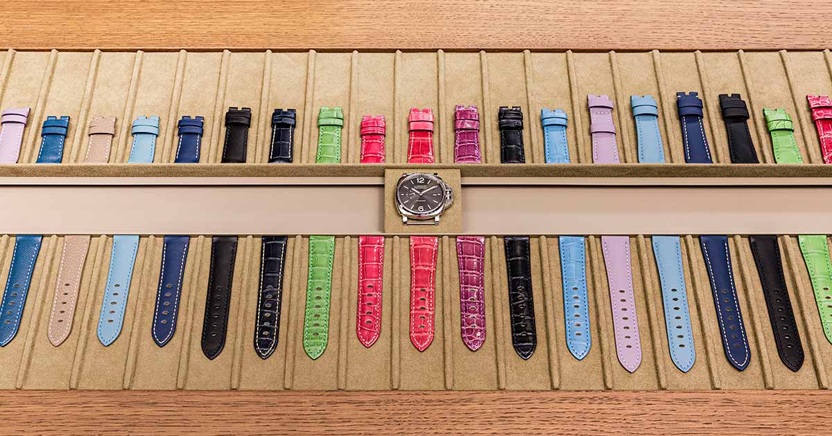 Hier können die Besucher ihre Uhren mit Bändern in verschiedenen Farben und Materialien kombinieren.