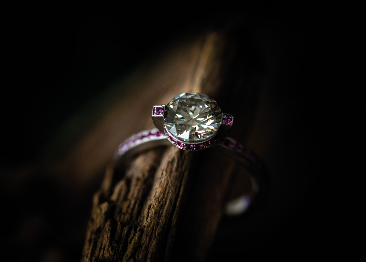 Der Ring "Stern" von Marion Knorr wurde von Blickpunkt Juwelier als "Ring des Jahres 2021" ausgezeichnet.