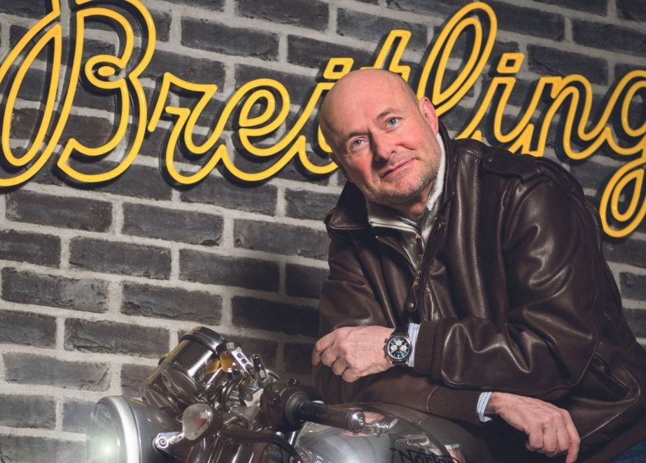 Die Kooperation mit Tirumph ist nicht der erste Ausflug von Breitling in die Welt der Motorräder. Bereits 2018 kooperierte die Marke mit Norton Motorcycles. Hier im Bild: CEO Georges Kern auf einer Norton.
