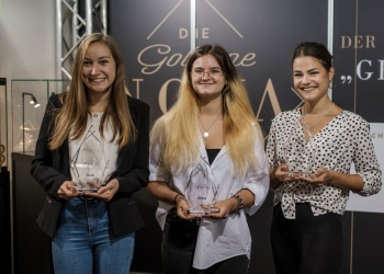 Die strahlenden Preisträgerinnen Stefanie Taxer, Rhea Auberger und Malin Sleebom (Bildcredit: Stefan Höning)