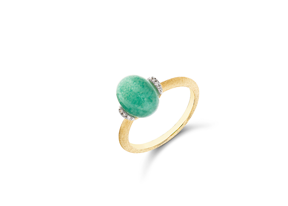 Ring aus 18 Karat Gelbgold mit grünem Aventurin aus der Kollekton "Ammazzonia". © Nanis