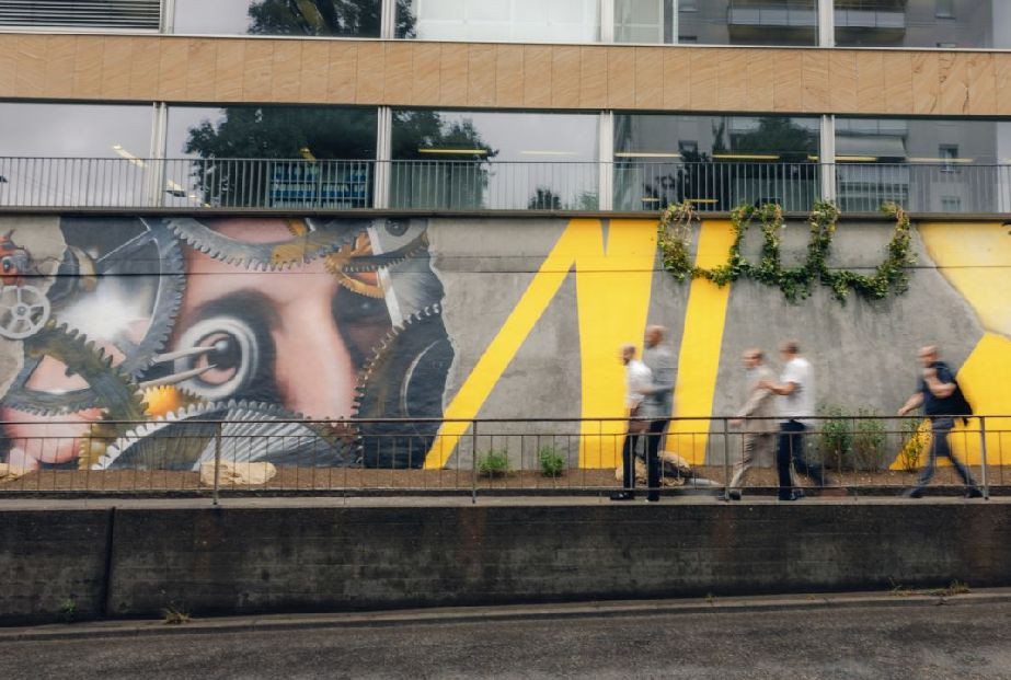 Das von Breitling gesponserte Graffiti bereichert als neues Highlight die umfangreiche Street Art-Kollektion von Grenchen. © Breitling