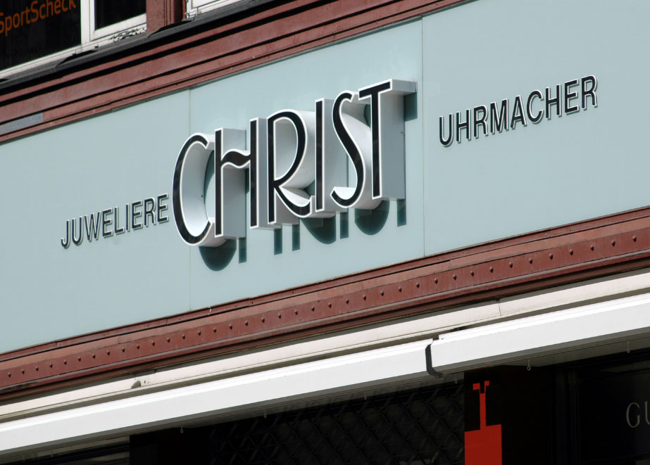 Ab 2023 produziert und vertreibt Christ den Schmuck der Modemarke Esprit. © Shutterstock