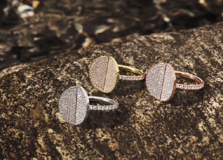 Luxus-Schmuckmarken sind Großabnehmer der kleinen Diamanten. Diese Ringe der B.Dimension-Serie von Bucherer sind mit jeweils 174 Brillanten mit insgesamt 1.04 ct. Besetzt. © Buchere