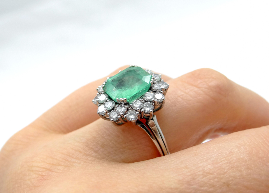 Generation_Z_Diamantschmuck_Vintage_Ring_Smaragd