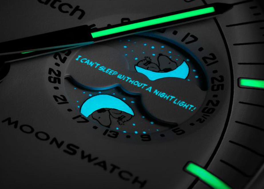 Omega_Swatch_Bioceramic_Snoopy_Moonswatch_UV Schriftzug