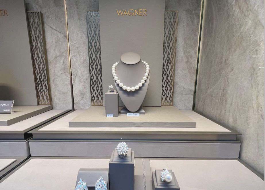 Wagner Wien Eigenmarke Diamantschmuck Schaufenster