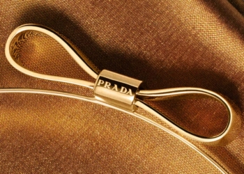 Luxusmarkt: Was die Prada-Versace-Übernahme bedeutet