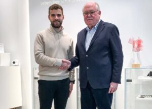 peter-trautmann-tim-schroth-uebergabe